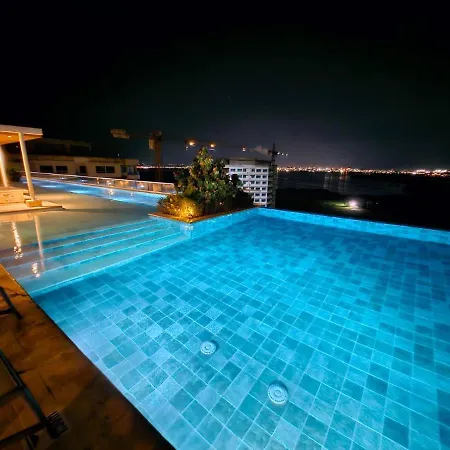 Apartamento Con Jacuzzi Privado, Vista Al Mar, Sector Exclusivo