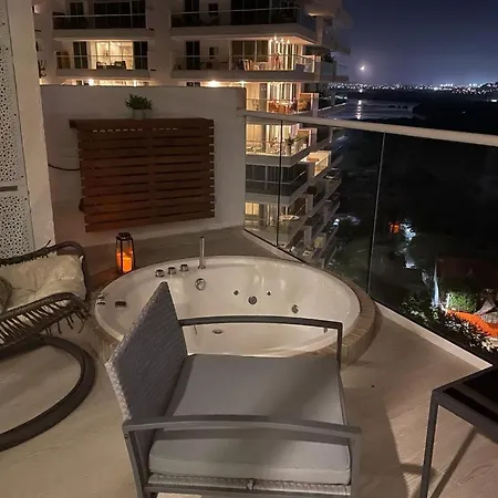 Apartamento Con Jacuzzi Privado, Vista Al Mar, Sector Exclusivo * Cartagena