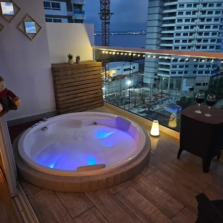 Apartamento Con Jacuzzi Privado, Vista Al Mar, Sector Exclusivo